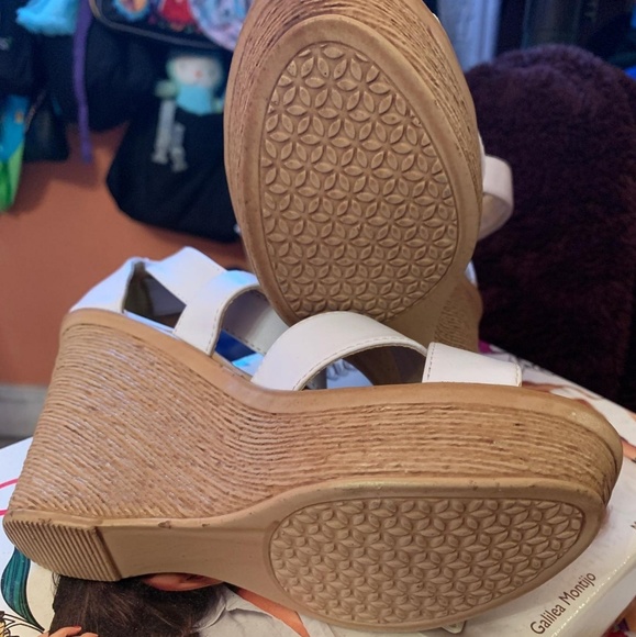 Platforms - Picture 2 of 4